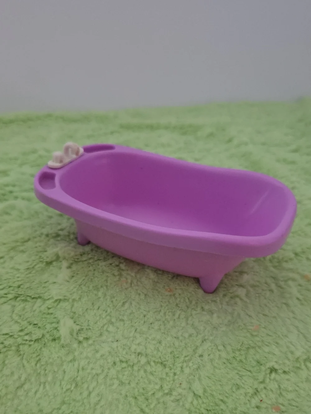 Dollhouse Tub Small Enough For Kelly Doll Not Included